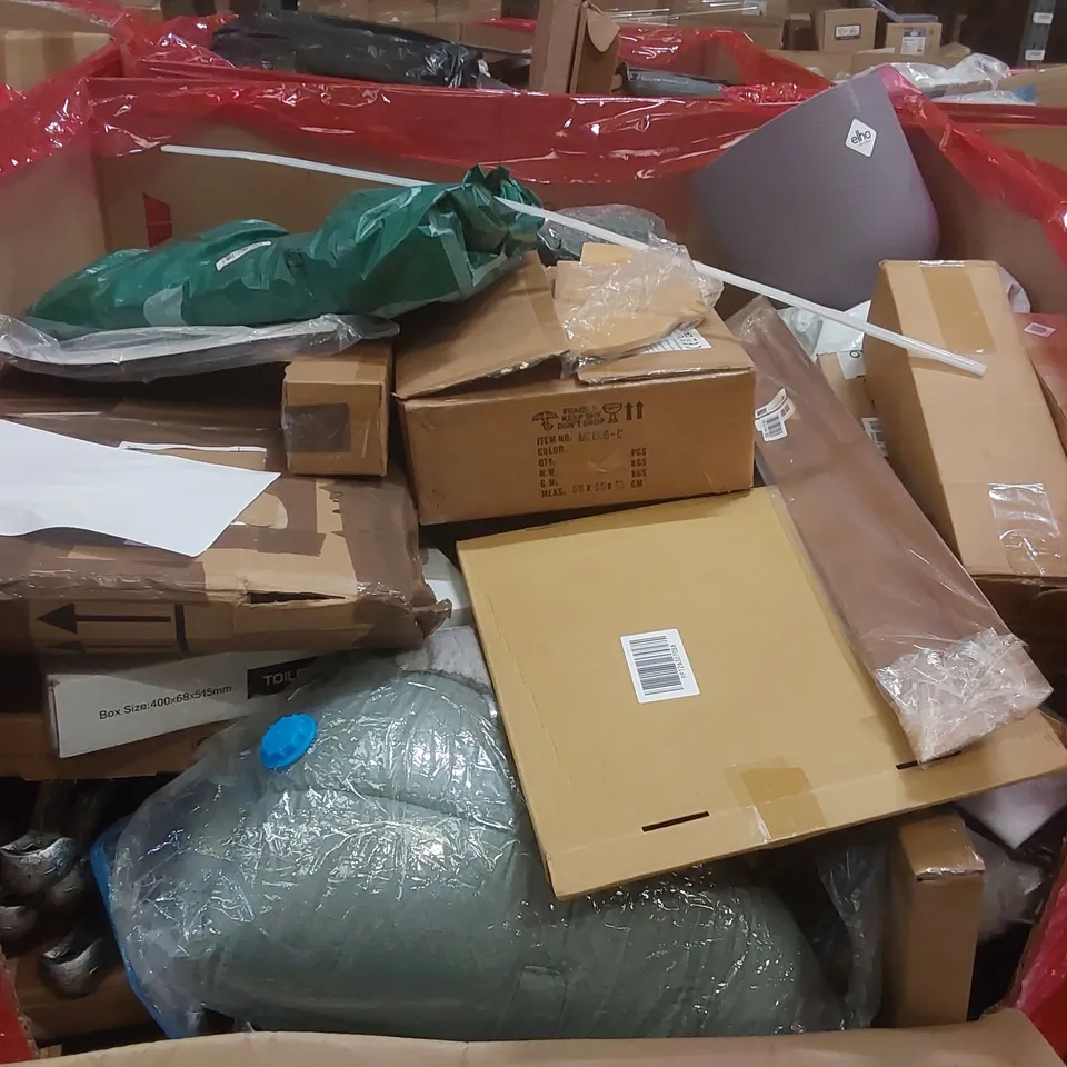 PALLET CONTAINING ASSORTED ITEMS TO INCLUDE: RETRACTABLE SAFETY GATE, BABY MOBILE MUSICAL TOY, GOVEE UPLIGHTER FLOOR LAMP, MOTOR CAR ENGINE TOY ECT