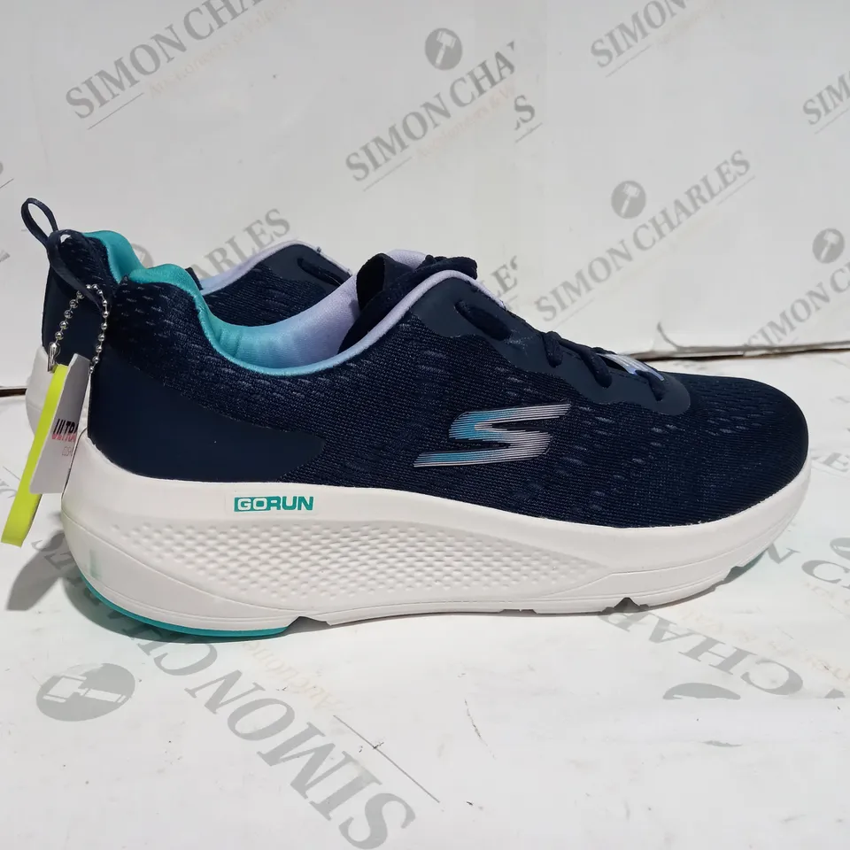 BOXED SKETCHERS GO RUN CONSISTENT RUNNERS SHOES UK SIZE - 5