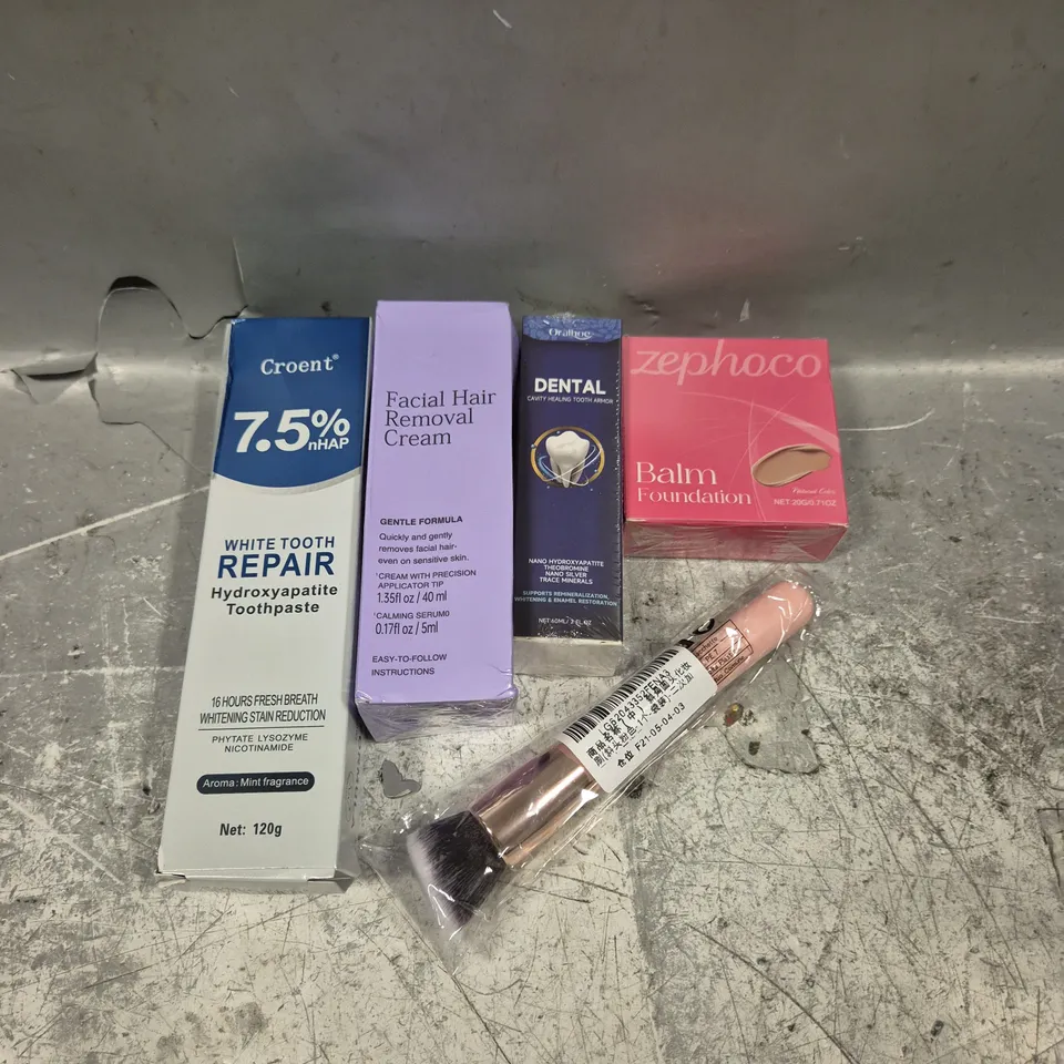 APPROXIMATELY 20 ASSORTED HEALTH & BEAUTY PRODUCTS TO INCLUDE BALM FOUNDATION, HYDROXYAPATITE TOOTHPASTE, MAKE UP BRUSH ETC 