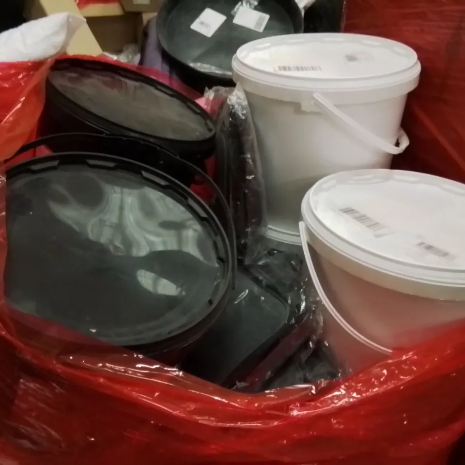 PALLET OF ASSORTED HOUSEHOLD GOODS AND PRODUCTS TO INCLUDE;ELECTRONIC KEYBOARD,BAG,LED MIRROR LIGHT 