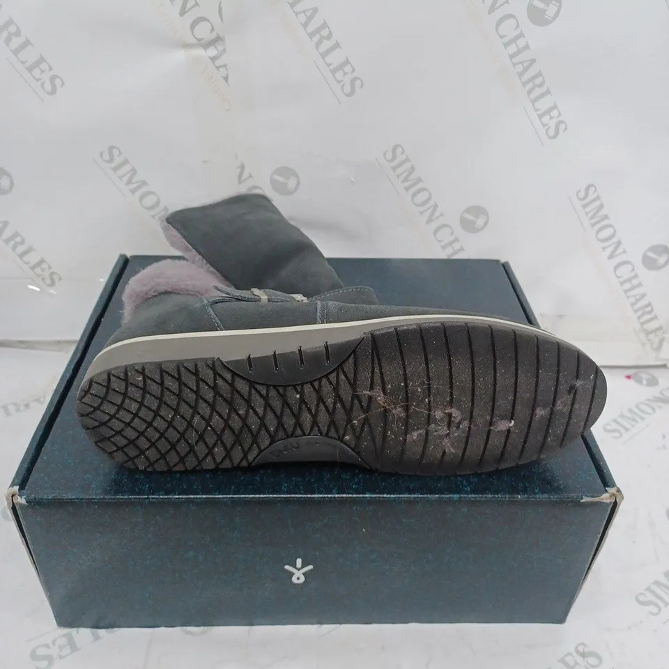 EMU AUSTRALIA "OXLEY FUR CUFF" BOOTS - UK SIZE 7, DARK GREY 