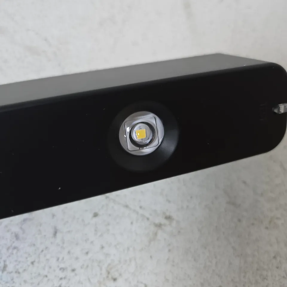 FUSION TRACK EM LED DOWNLIGHT – BLACK 