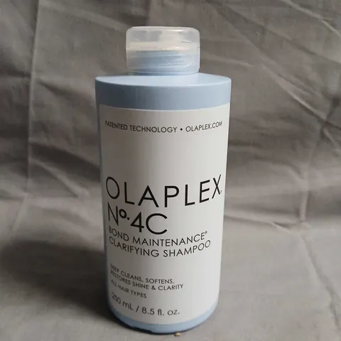 OLAPLEX NO.4C BOND MAINTENANCE CLARIFYING SHAMPOO – 250 ML