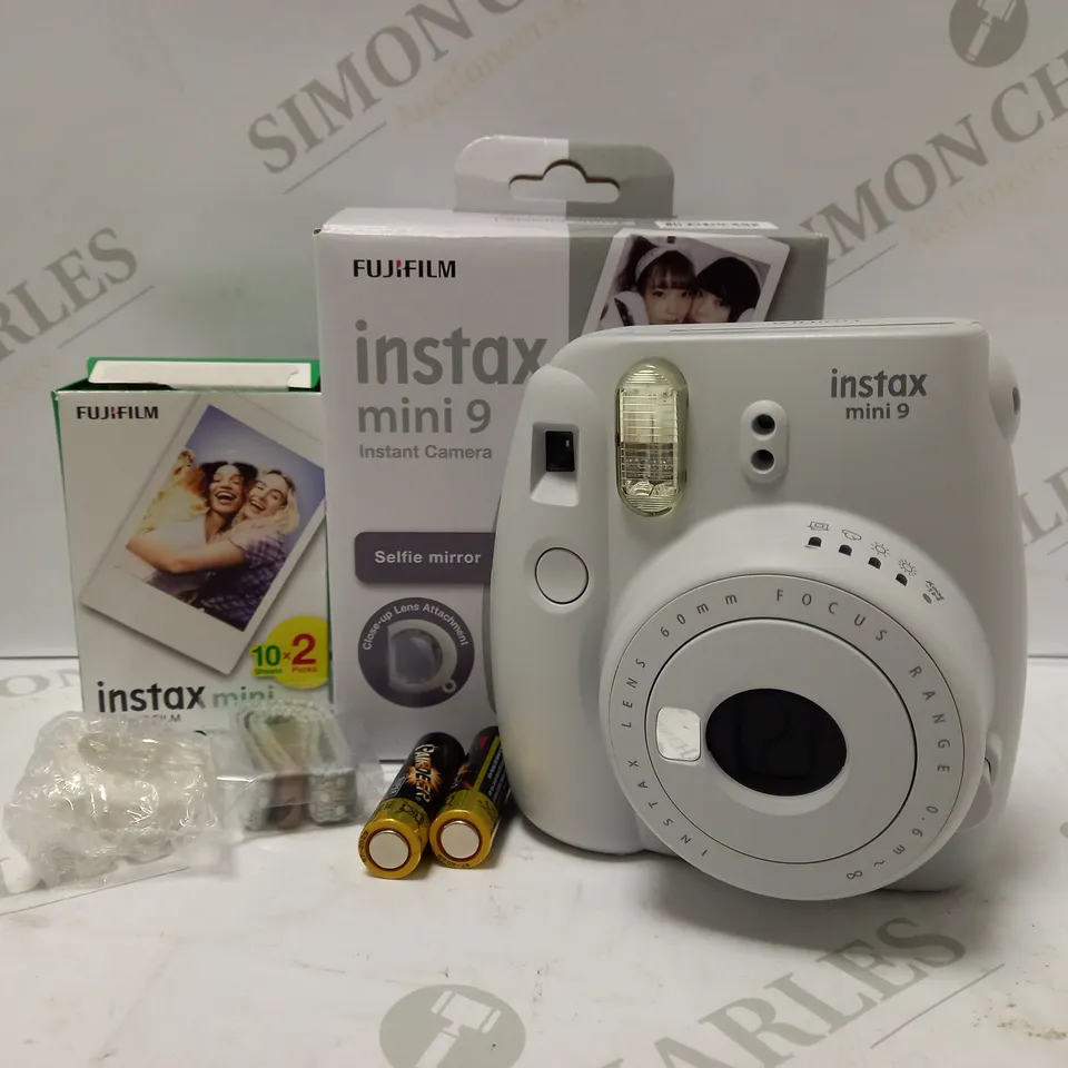 FUJIFILM INSTAX MINI 9 INSTANT CAMERA - SMOKY WHITE  RRP £84.99