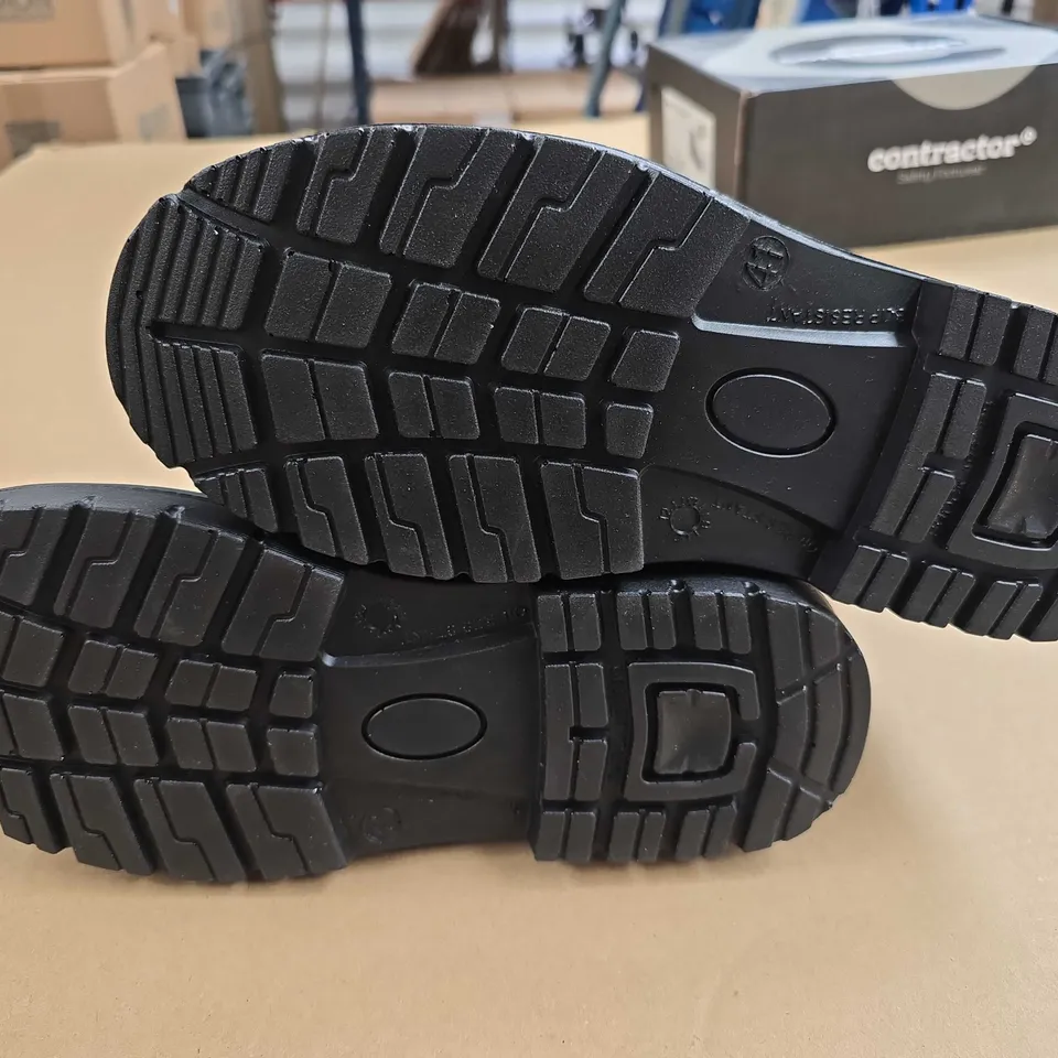 BRAND NEW BOXED CONTRACTOR BLACK SAFETY BOOTS - UK 7