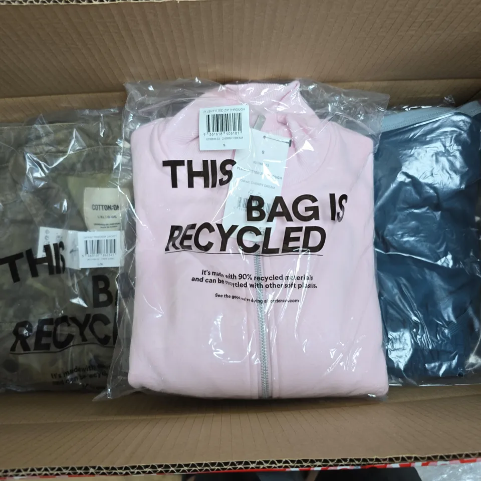 APPROXIMATELY 14 ASSORTED CLOTHING ITEMS IN VARIOUS SIZES, COLOURS & STYLES TO INCLUDE FLEECE VOLLEY SHORT, PINK ZIP THROUGH HOODIE, TRUCKER JACKET ETC