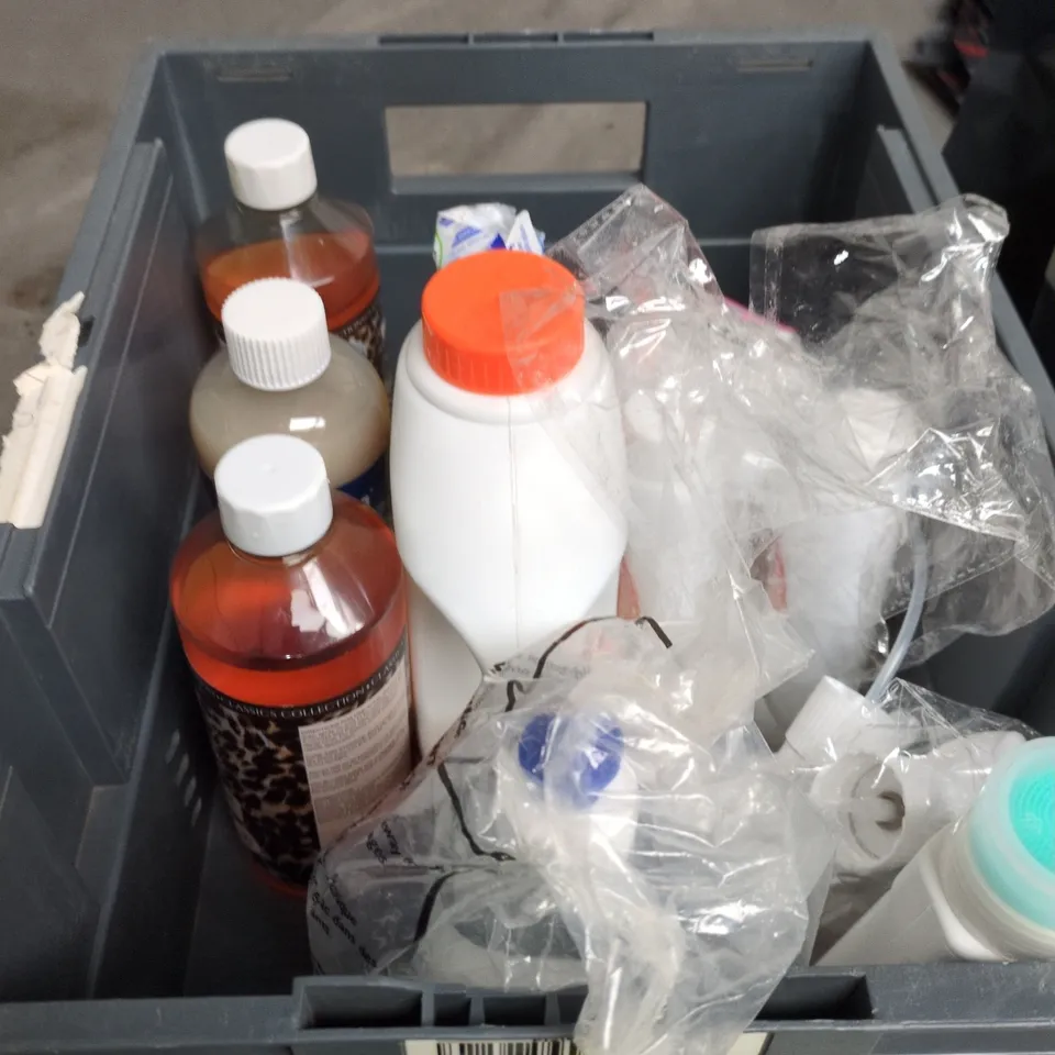 APPROXIMATELY 15 HOUSEHOLD LIQUIDS TO INCLUDE LEATHER CLEANER, ASTONISH WINDOW AND GLASS CLEANER AND SMOL STAIN GEL