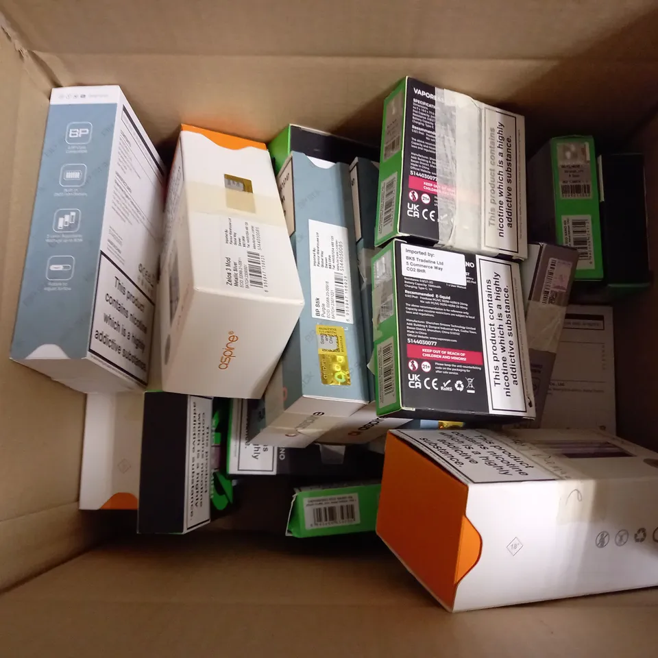APPROXIMATELY 20 VAPES & E-CIGARETTES TO INCLUDE ASPIRE ZELOS 3 MOD, ELFBAR EFLX, VAPORESO ECO NANO, ETC