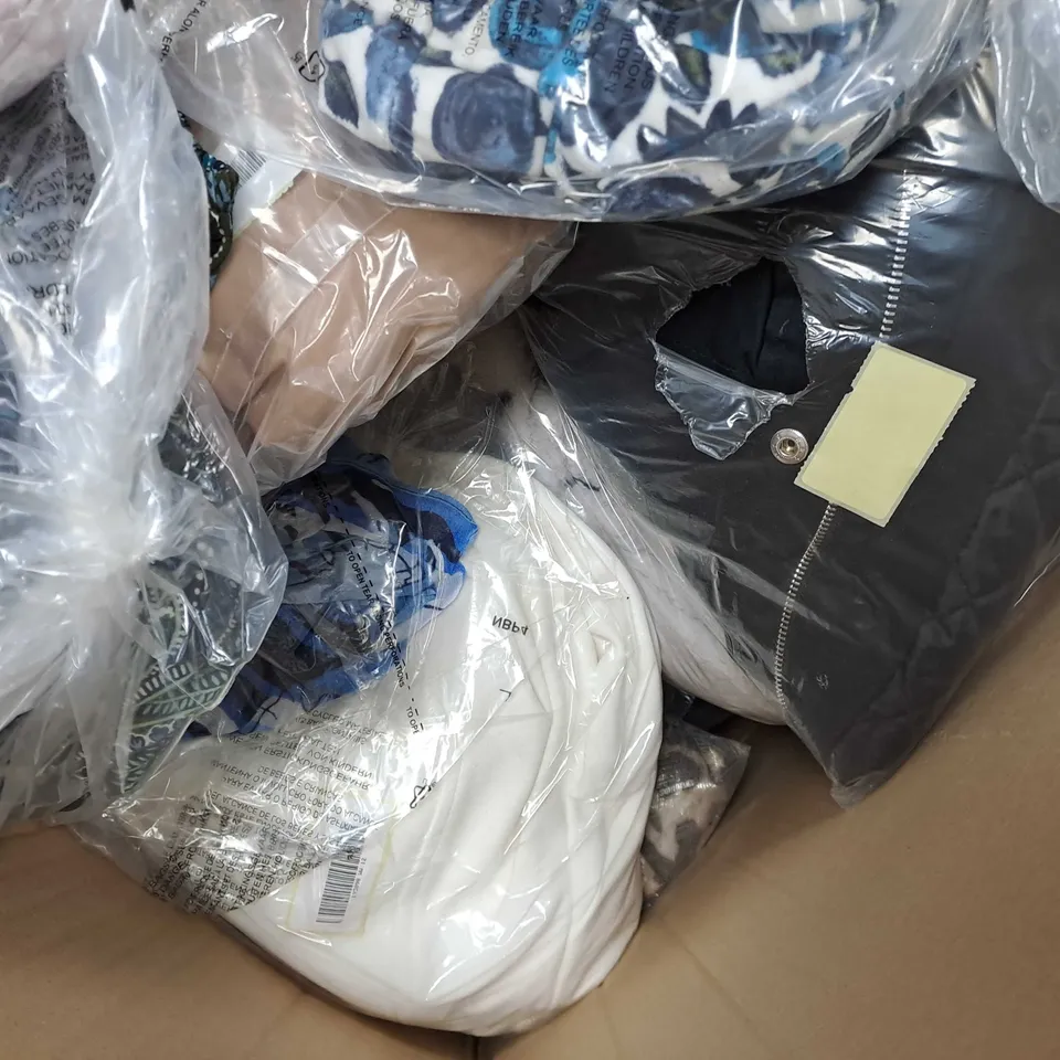 BOX OF APPROXIMATELY 10 ASSORTED CLOTHING ITEMS IN VARIOUS SIZES AND COLOURS 