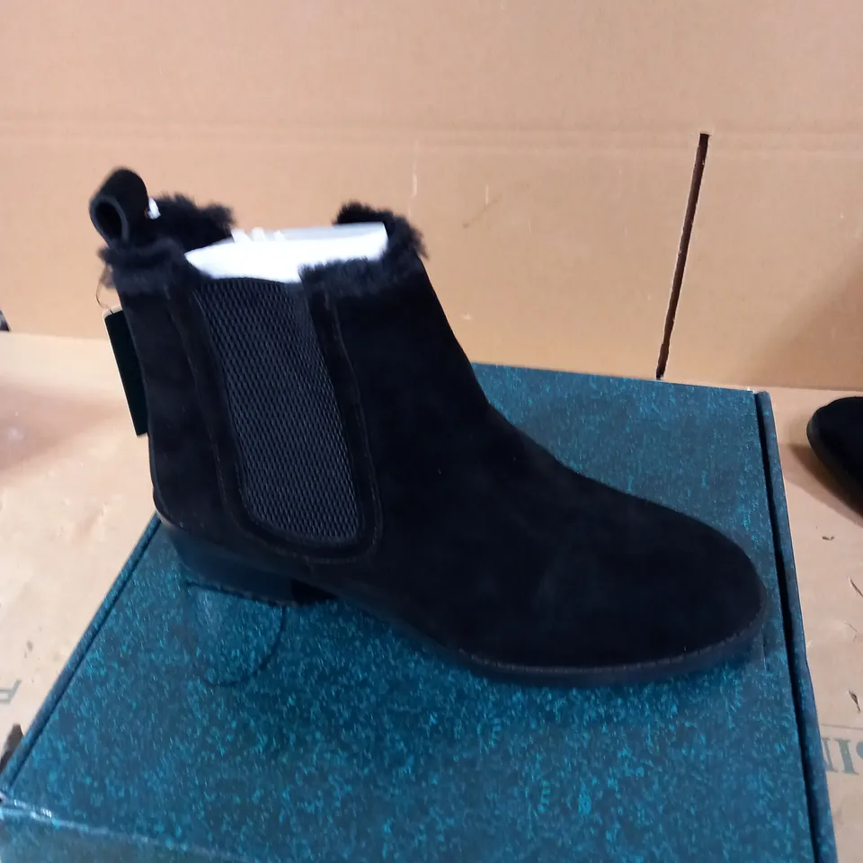 EMU AUSTRALIA ELLIN SUEDE ANKLE BOOT SIZE 7