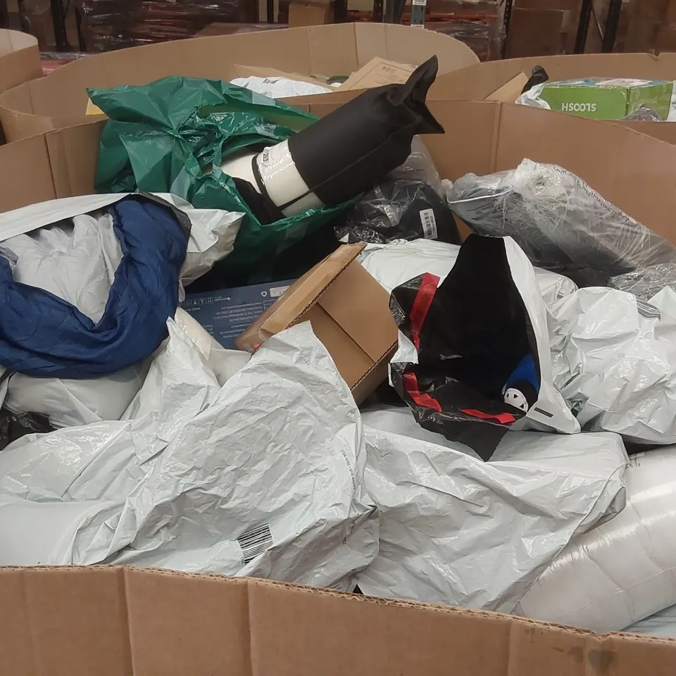 PALLET CONTAINING A VERY LARGE QUANTITY OF ASSORTED PILLOWS AND RELATED BEDDING/COMFORT PRODUCTS ECT