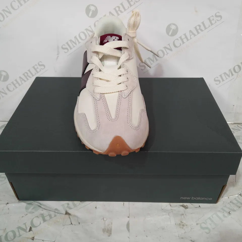 BOXED PAIR OF NEW BALANCE SHOES IN WHITE/BROWN UK SIZE 6.5