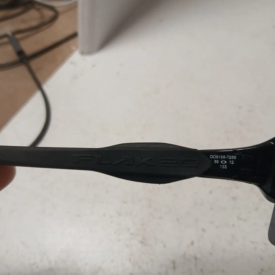 OAKLEY SUNGLASSES – BLACK FRAME WITH GREY LENSES, FLAK 2.0 MODEL