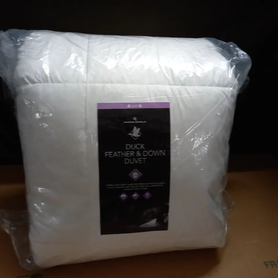 GAVEND & CAVALIA DUCK FEATHER & DOWN DUVET - SIZE UNSPECIFIED