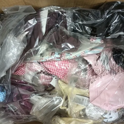 APPROXIMATELY 25 ASSORTED CLOTHING ITEMS IN VARIOUS SIZES, COLOURS & STYLES TO INCLUDE EVERYDAY SMOOTH LONG SLEEVE, PADDED BANDEAU, BIKINI BOTTOM, ETC
