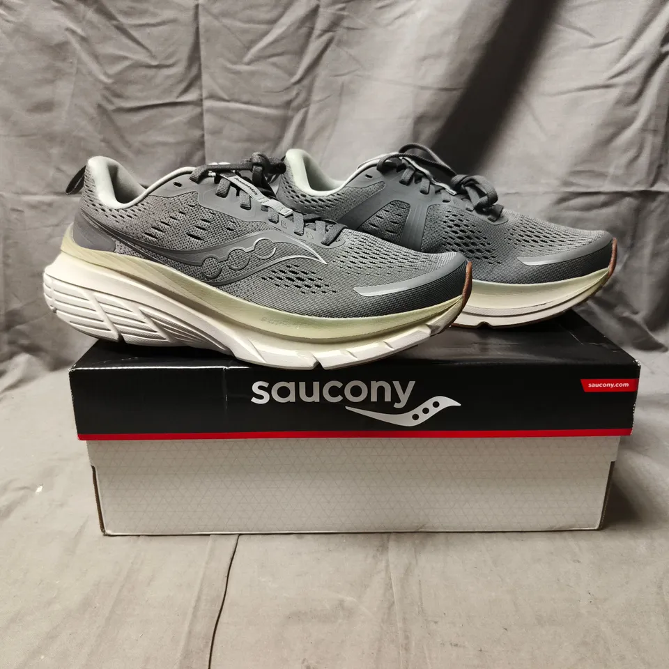 BOXED PAIR OF SAUCONY GUIDE 18 SHOES IN CARBON/ICEBERG SIZE UK 8
