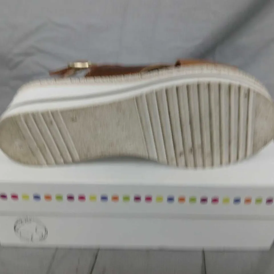 ADESSO WOMEN'S BRONZE PLATFORM SANDAL – SIZE 38
