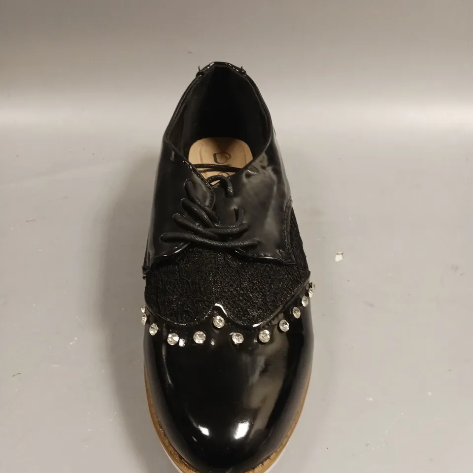 PAIR OF KELSI LACED SEQUINED SHOES IN BLACK - 4