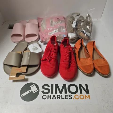 APPROXIMATELY 20 ASSORTED PAIRS OF SHOES AND FOOTWEAR ITEMS IN VARIOUS STYLES AND SIZES TO INCLUDE BRANDS SUCH AS ARCHIES, PRIMARK, KELSI, ETC