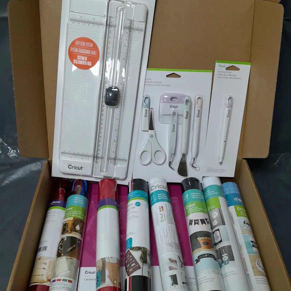 CRICUT CRAFTS SET