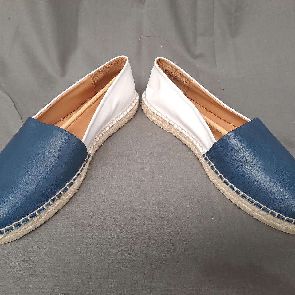 BOXED PAIR OF DRILLES TWO-TONE SLIP-ON SHOES IN WHITE/BLUE EU SIZE 41