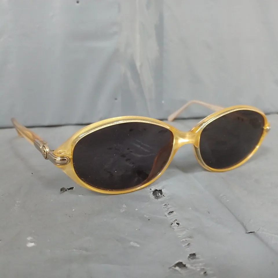 BURBERRY ELEGANT OVAL SUNGLASSES
