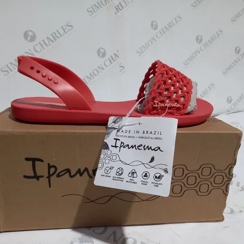 BOXED IPANEMA RED SANDAL SHOES - SIZE 5