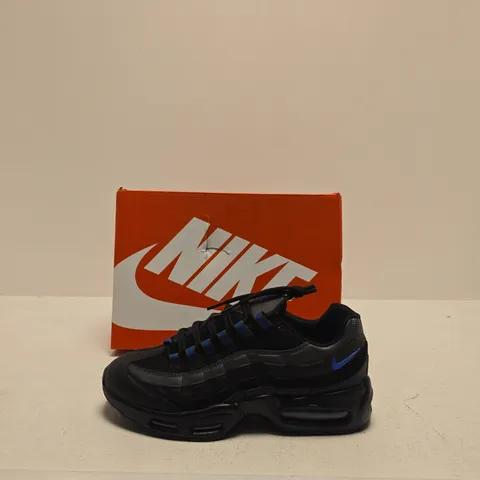 NIKE BLACK RUNNING SNEAKERS WITH BLUE SWOOSH SIZE UK 8
