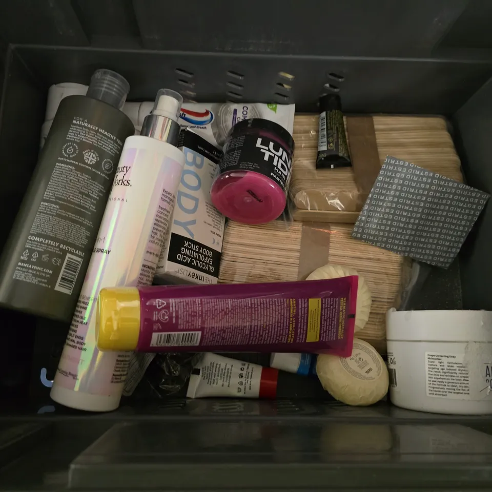 APPROXIMATEY 20 ASSORTED HEALTH AND BEAUTY PRODUCTS TO INCLUDE - MANCAVE SCALP CARE+ SHAMPOO - SUDOCREM AND RITUALS BODY CREAM