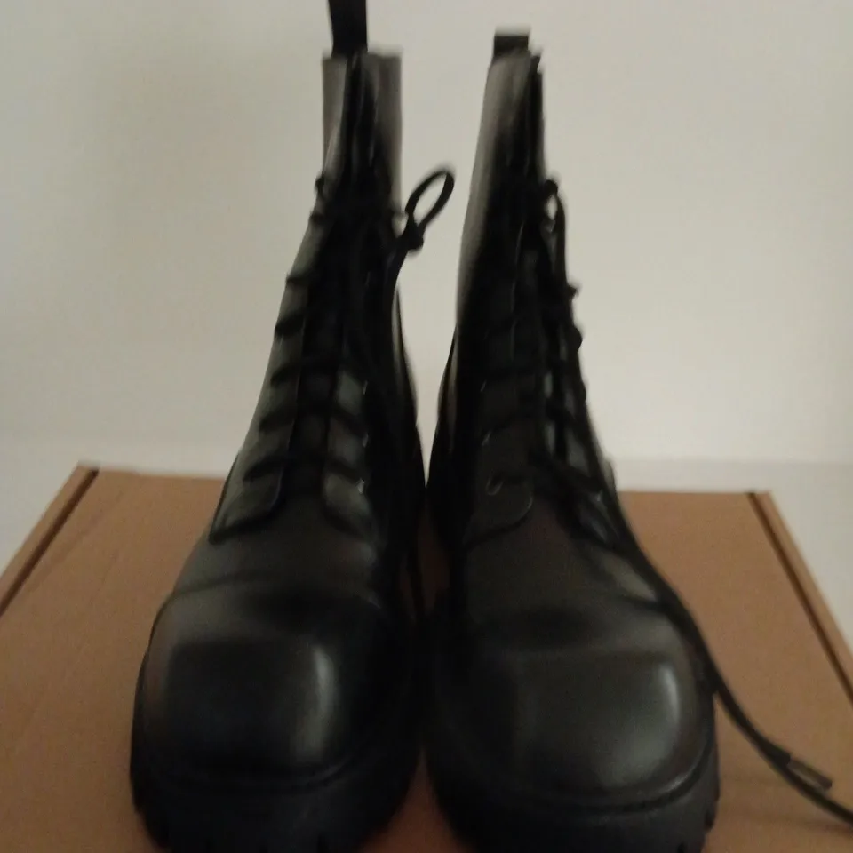 BOXED PAIR OF KOI GIMLI BLACK SQUARE TOE LACE UP BOOTS - SIZE 11