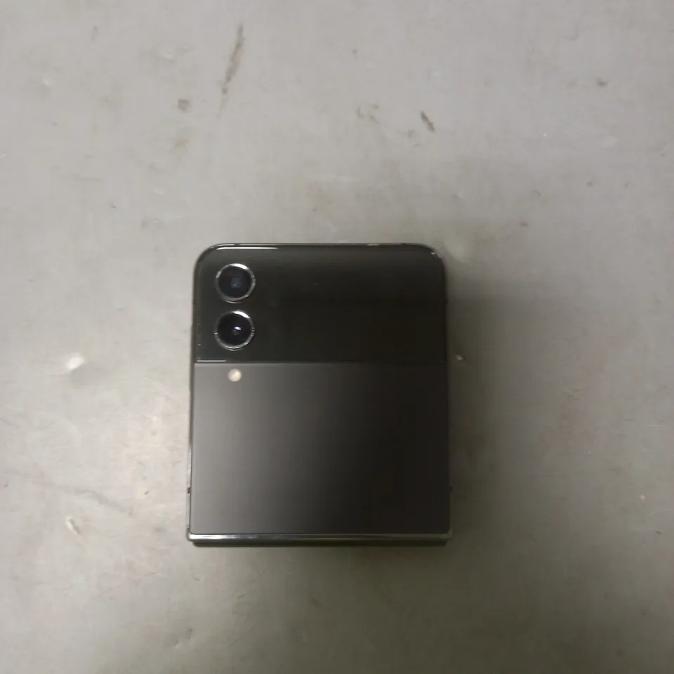 SAMSUNG GALAXY Z FLIP MOBILE PHONE - MODEL UNSPECIFIED.