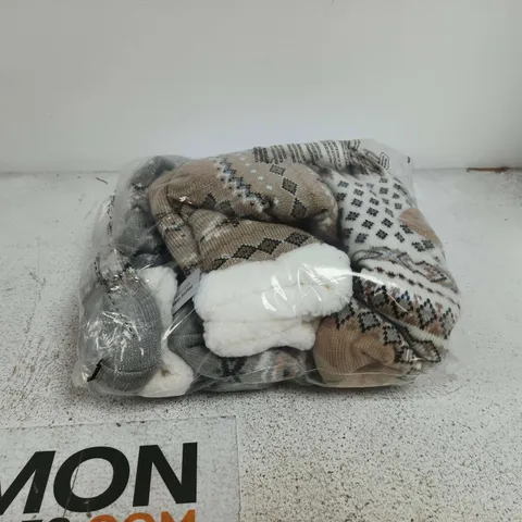 SET OF 4 MUK LUKS SOCK LARGE/EXTRA LARGE