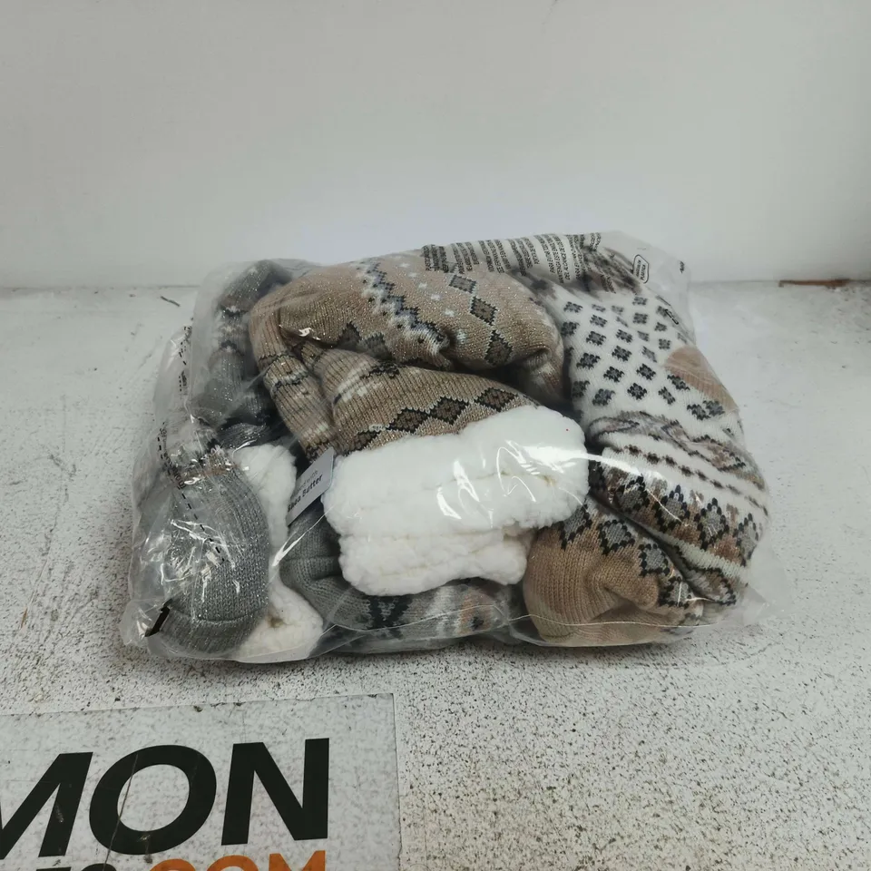 SET OF 4 MUK LUKS SOCK LARGE/EXTRA LARGE