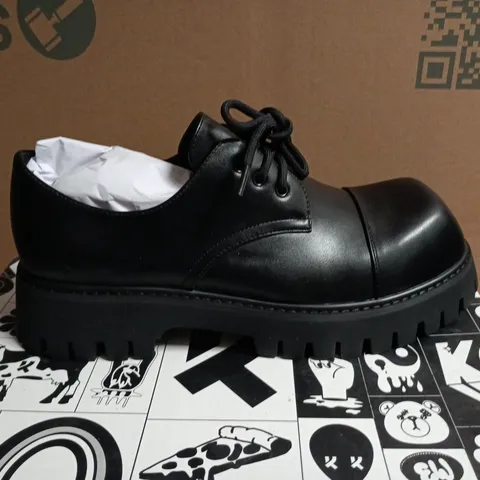 BOXED KOI THE CORRUPTER MEN'S SQUARE TOE SHOES IN BLACK - UK 9