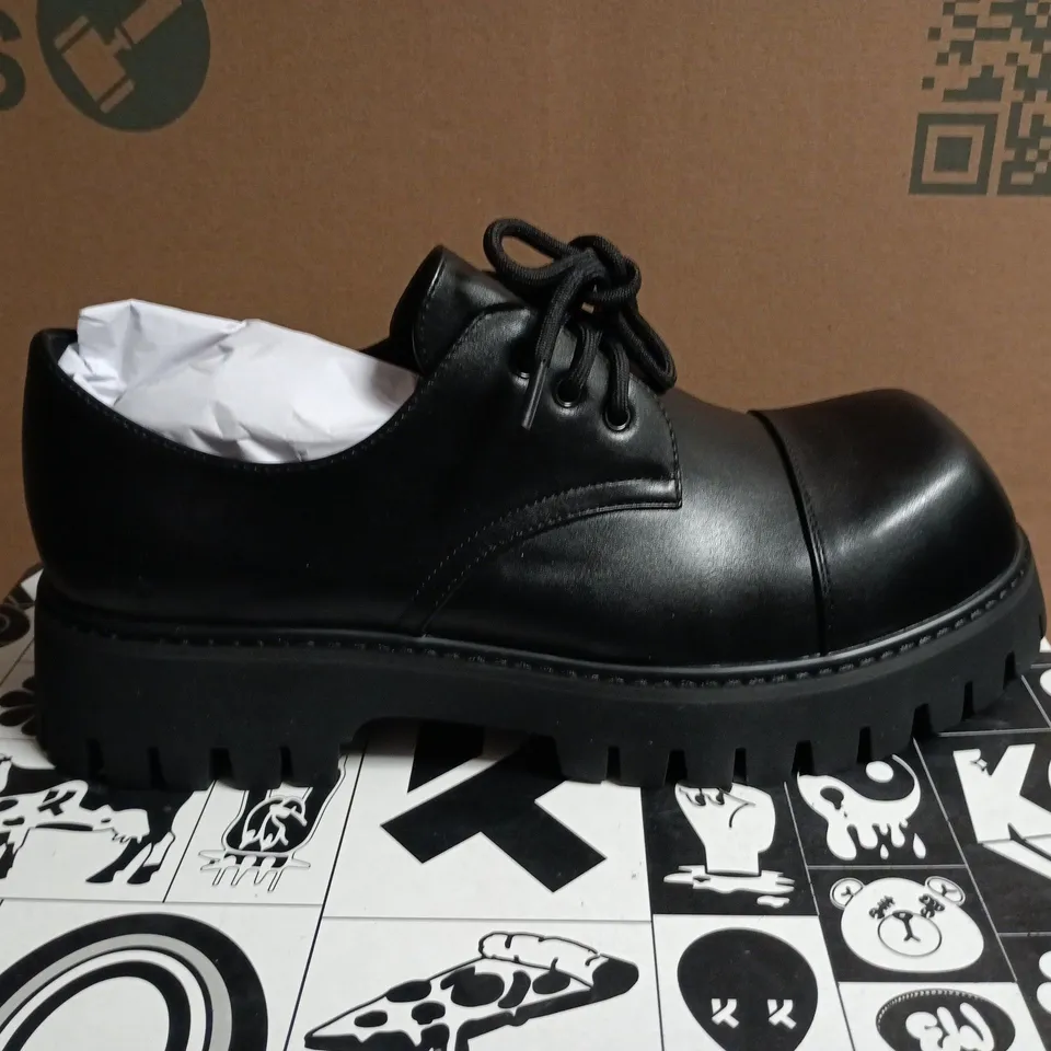 BOXED KOI THE CORRUPTER MEN'S SQUARE TOE SHOES IN BLACK - UK 9