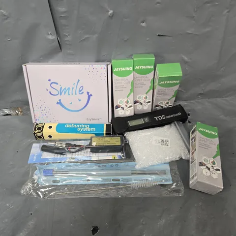 APPROXIMATELY 18 ASSORTED HOUSEHOLD ITEMS TO INCLUDE EZYSMILE DENTURES, UNIVESAL SUPER GLUE, TDS METER, ETC