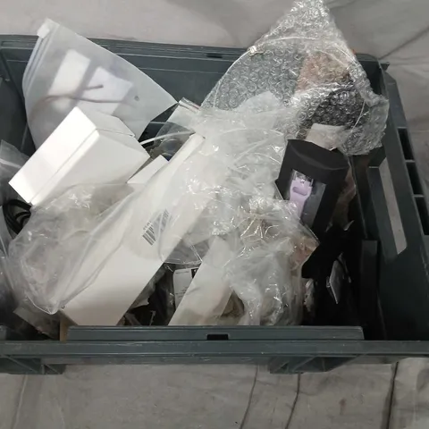 LARGE QUANTITY OF ASSORTED JEWELLERY AND ACCESSORIES