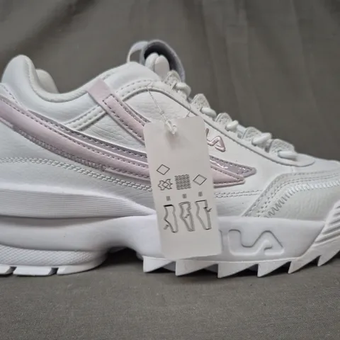 BOXED PAIR OF FILA DISRUPTOR II SHOES IN WHITE/PINK UK SIZE 7