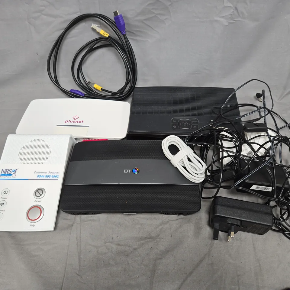 APPROXIMATELY 15 ASSORTED HOUSEHOLD ITEMS TO INCLUDE PLUSNET, BT SMART HUB AND CABLES