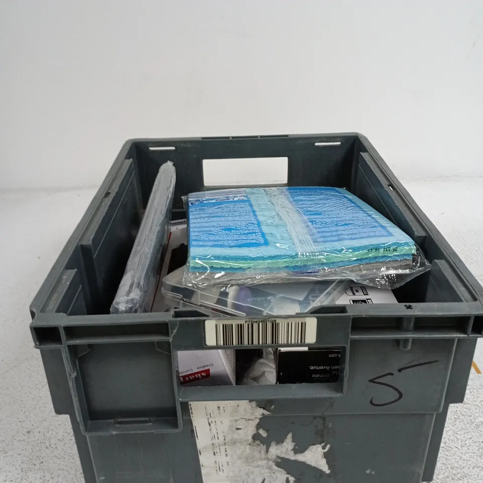 TOTE OF APPROXIMATELY 20 ASSORTED ITEMS TO INCLUDE W5 SPONGE CLOTHS, TRAVEL LOCK, SHARPENER, RADON GAS DETECTOR ETC