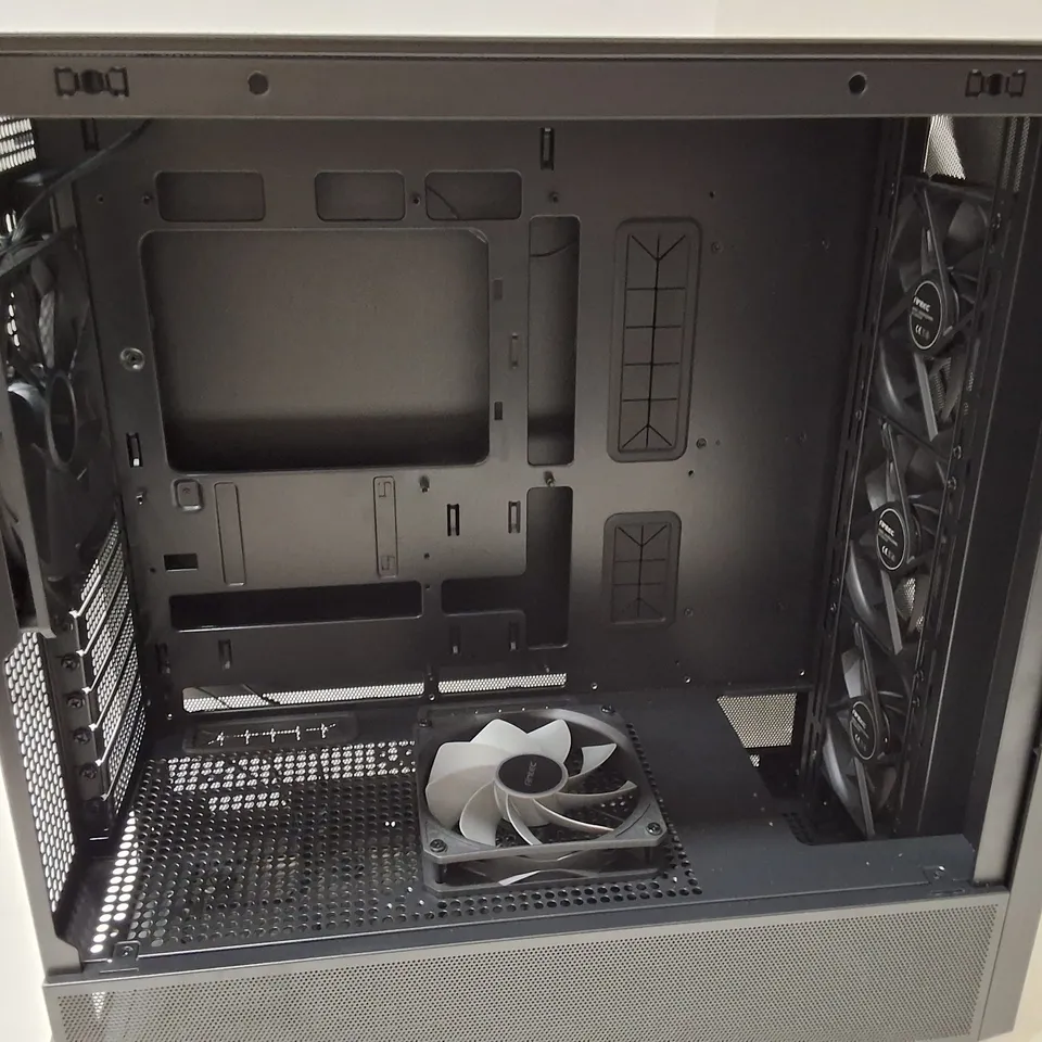ANTEC FLUX BLACK PC CASE – MID-TOWER CHASSIS WITH MESH FRONT AND WOOD TRIM