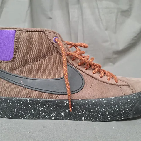 BOXED PAIR OF NIKE SB ZOOM BLAZER MID PRO GT SHOES IN BROWN/BLACK/PURPLE UK SIZE 8