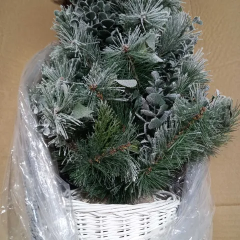 K BY KELLY HOPPEN COTSWOLDS CHOICE OF PRE-LIT GREENERY CHRISTMAS DECORATION