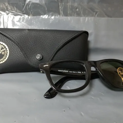 RAY-BAN WAYFARER GLASSES - SHINY BLACK, 