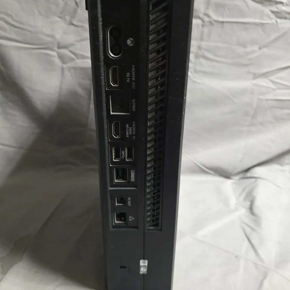 XBOX ONE CONSOLE (ORIGINAL) WITH POWER BRICK AND CONTROLLER – BLACK