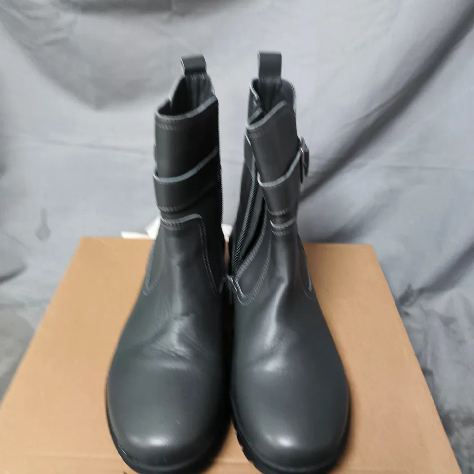 BOXED PAIR OF ADESSO WOMEN'S BLACK LEATHER ANKLE BOOTS WITH BUCKLE – SIZE 40