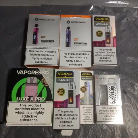 APPROXIMATELY 20 VAPES, E-CIGARETTES & ACCESSORIES TO INCLUDE - ASPIRE GOTEK PRO - VOOPOO ARGUS G2 - GEEKVAPE WENAX Q PRO - ETC