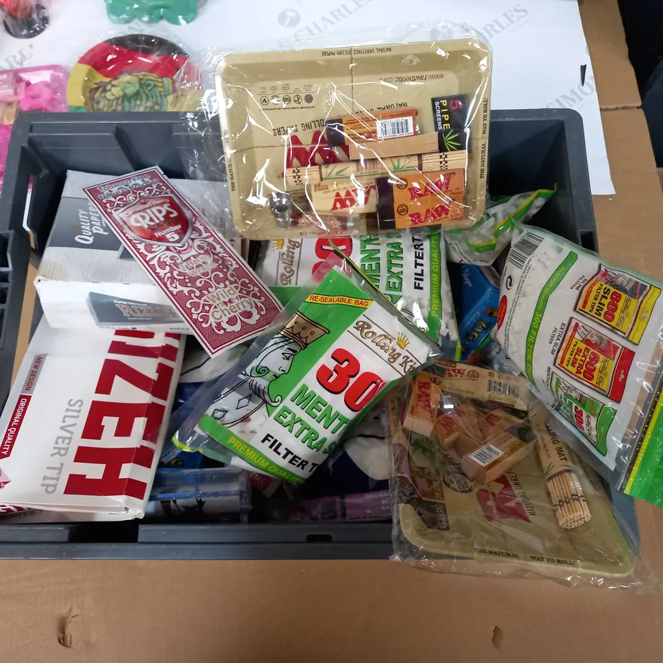BOX OF APPROX 30 ASSORTED ITEMS TO INCLUDE - WISE SKIES STARTER KIT, RAW PACKS, LOUD CLOUD PRE ROLLS ETC