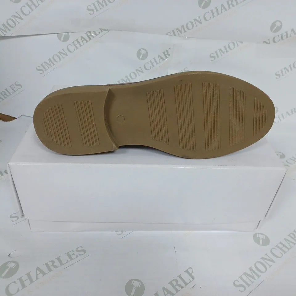 BOXED MENS MARSH MICROSUEDE SHOES IN BIEGE - SIZE 10