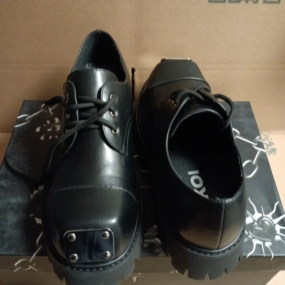 BOXED KOI GEHRMAN METAL CAP CHUNKY SHOES IN BLACK - UK 9